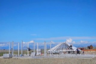 В Кош-Агаче завершается строительство новой въездной стелы