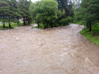 Повышение уровня воды в реке Элекмонар вызывает тревогу у местных жителей