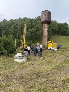 Майминские власти ремонтируют водопровод в селе Кызыл-Озек для надежного водоснабжения